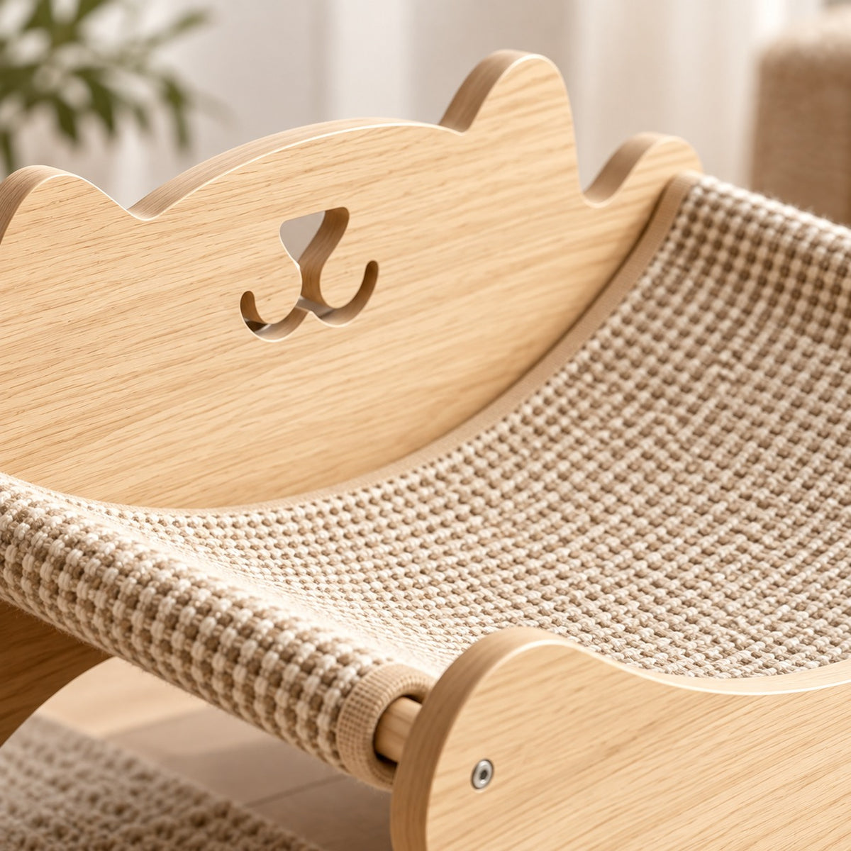 Close-up of the woven sisal seat and cat-head backrest of the Elva cat scratcher lounge